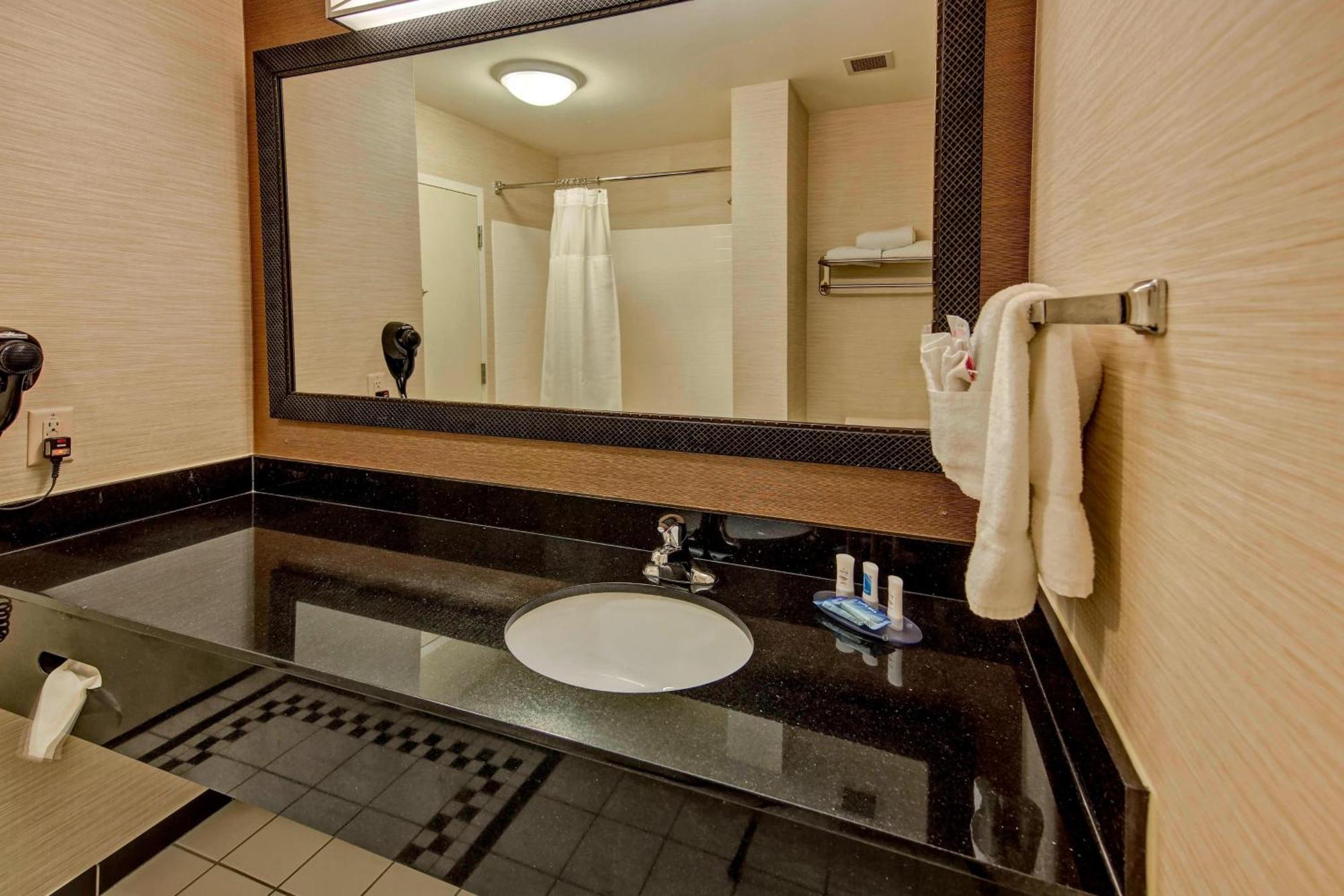 Fairfield Inn And Suites By Marriott Oklahoma City Airport Exterior foto